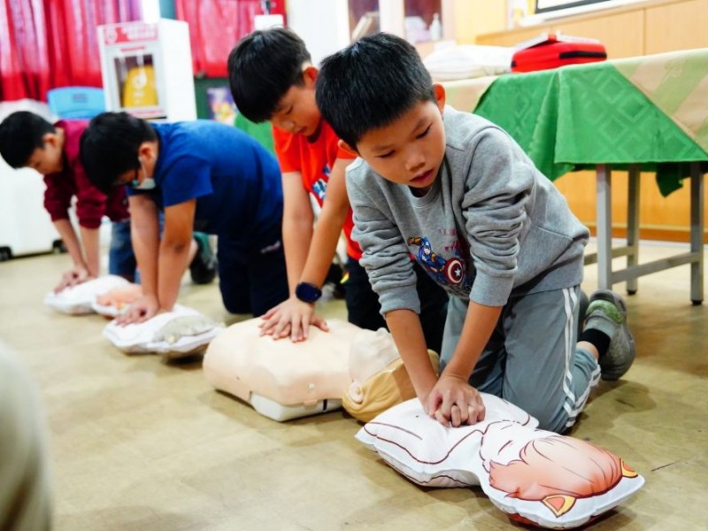 CPR+AED急救教育訓練 | 台灣AED推廣協會&中信慈善基金會 贈 南投縣德興國小 