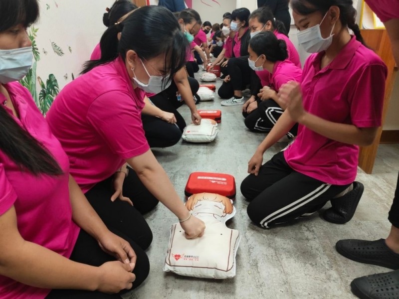CPR+AED急救教育訓練 | 三峽佳醫公共托老中心
